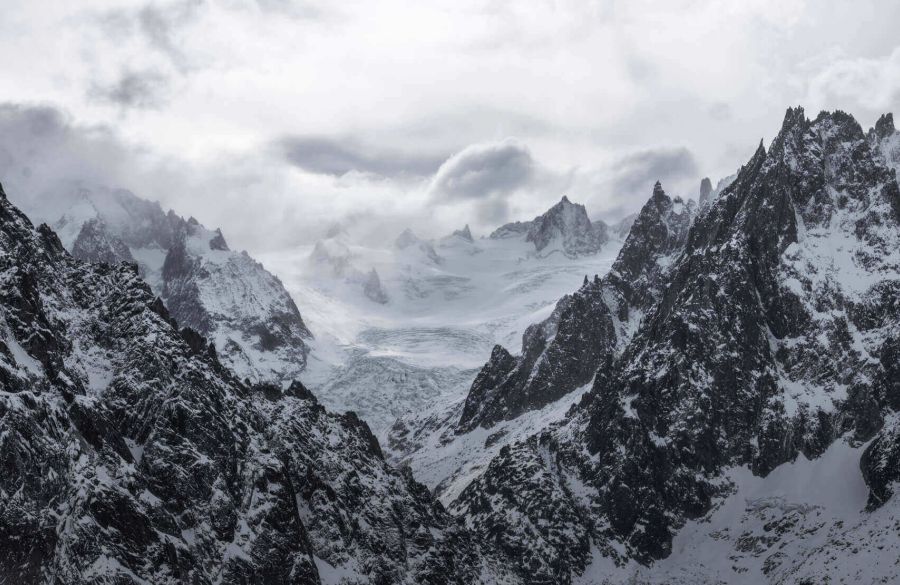 Continued expansion of market leadership in non-traditional mortgages, with placements totalling CHF 520 million in 2025